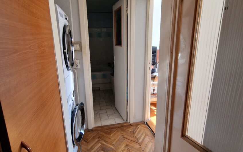 Girocului- Etajul 1 -3 Camere decomandat -2 bai-75mp