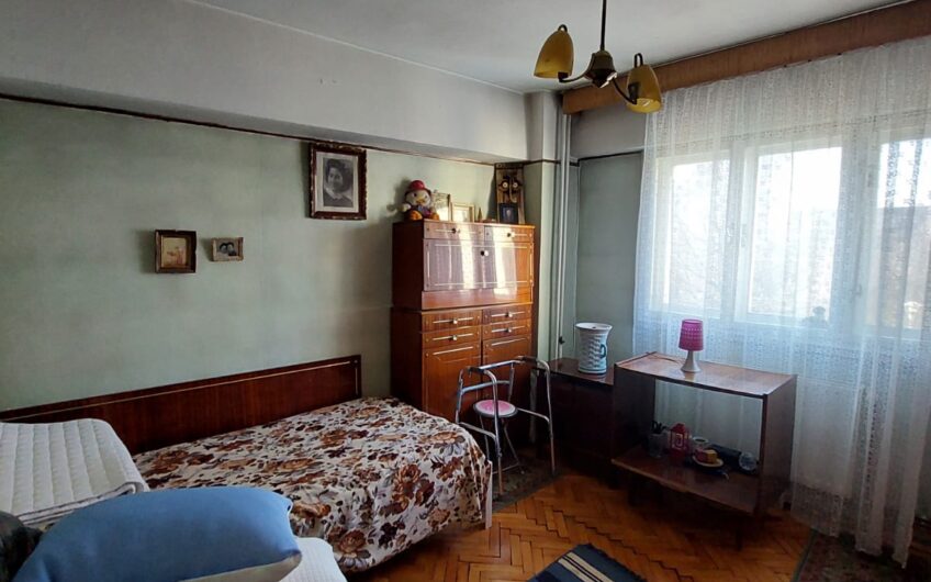 Aradului – Iulius Town – Apartament  4  Camere – Decomandat