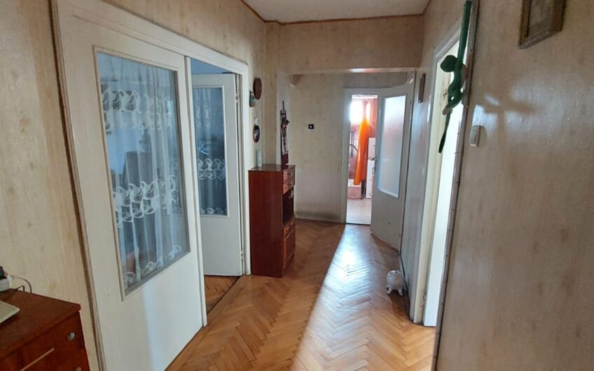 Aradului – Iulius Town – Apartament  4  Camere – Decomandat