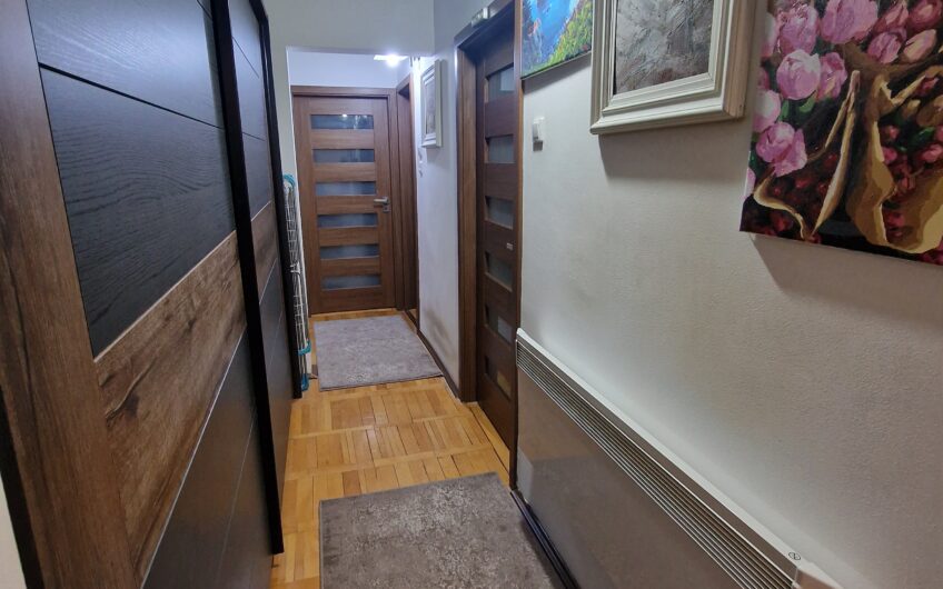 Girocului- Apartament 3 camere- etajul 1- renovat