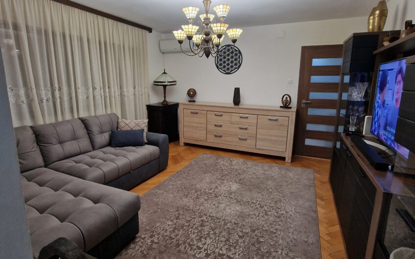 Girocului- Apartament 3 camere- etajul 1- renovat