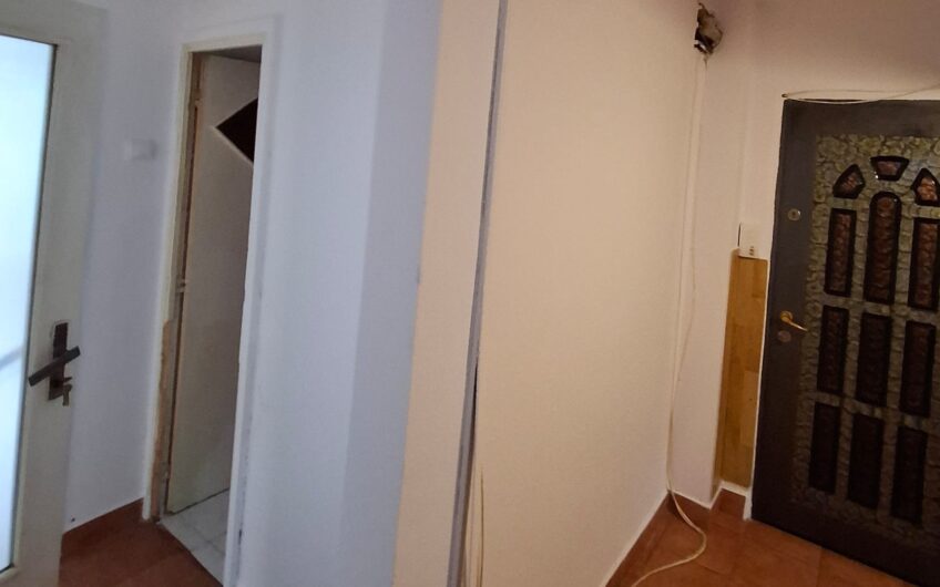 OCAZIE !!!  Lipovei – Apartament  3  Camere – Decomandat – Parter Inalt – Garaj – 2 Boxe
