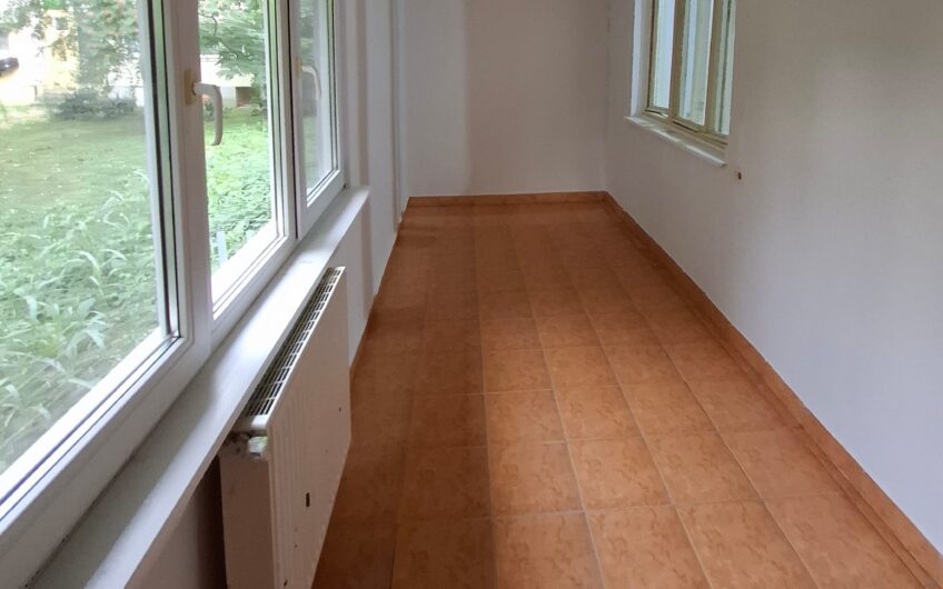 OCAZIE !!!  Lipovei – Apartament  3  Camere – Decomandat – Parter Inalt – Garaj – 2 Boxe