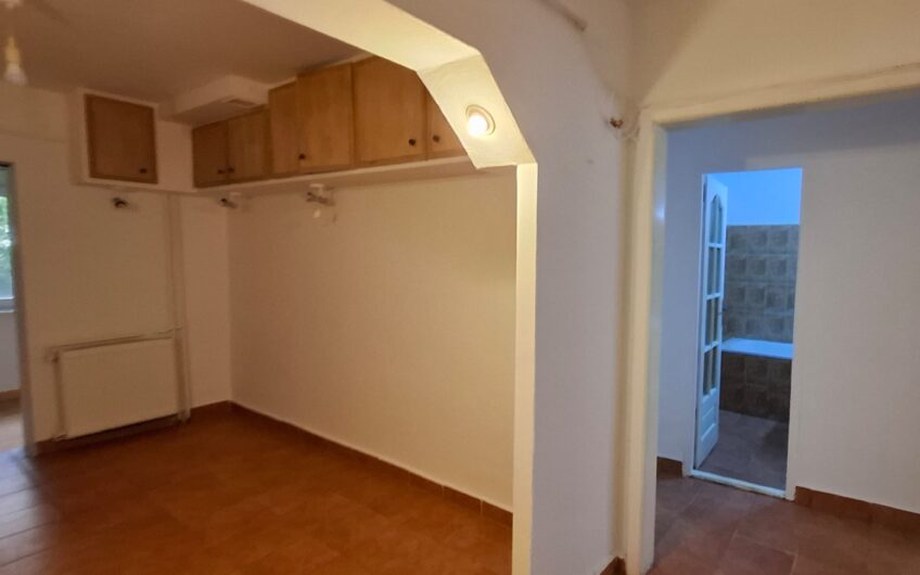 OCAZIE !!!  Lipovei – Apartament  3  Camere – Decomandat – Parter Inalt – Garaj – 2 Boxe