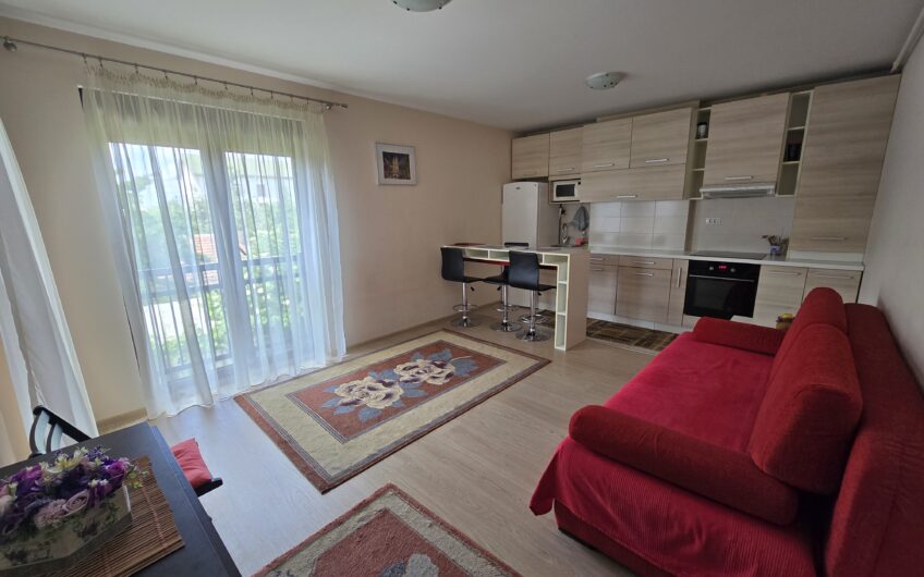 Aradului- 3 camere- etaj 1- parcare