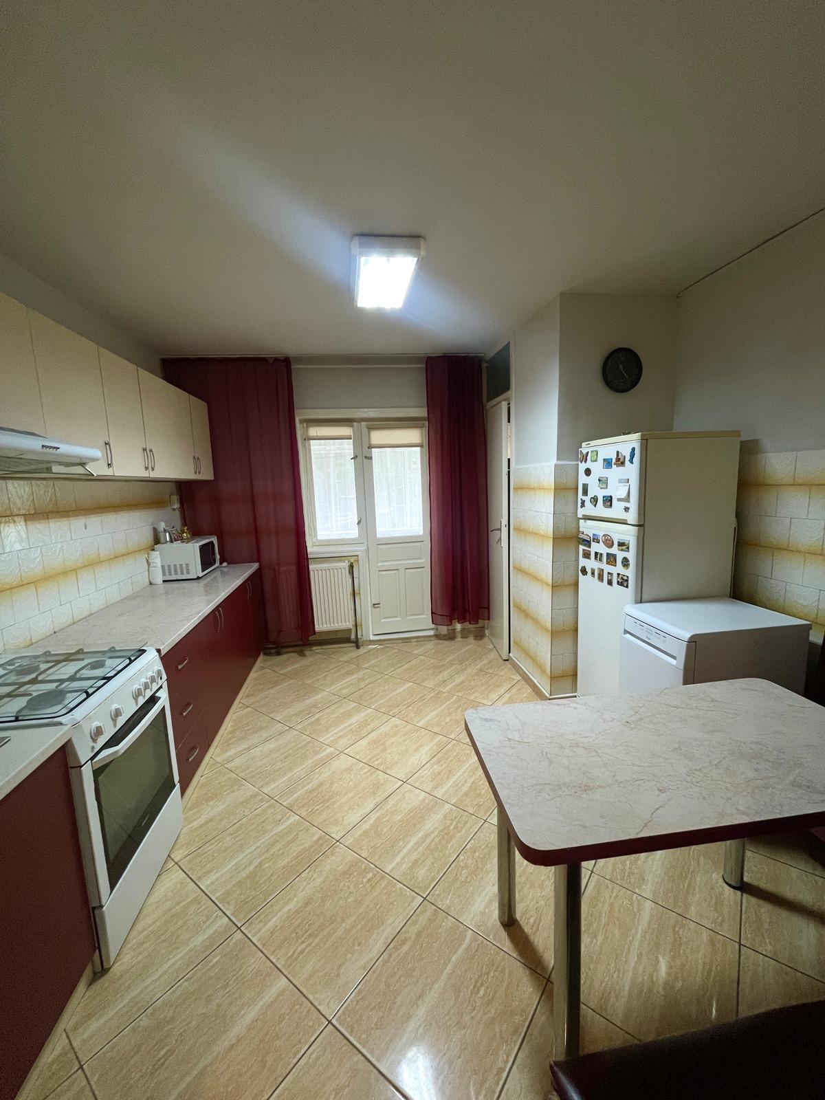 Soarelui - 3 camere decomandat- parter-centrala proprie