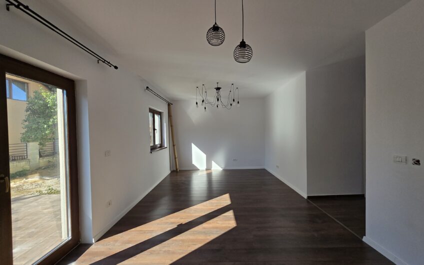 Giroc- Casa 4 camere- Prima inchiriere- Vatra satului