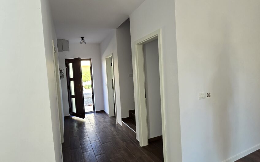 Giroc- Casa 4 camere- Prima inchiriere- Vatra satului