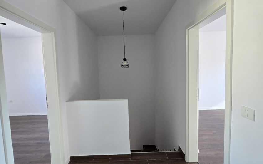 Giroc- Casa 4 camere- Prima inchiriere- Vatra satului