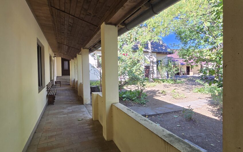 Cenad-Casa/Spatii Birouri- 150mp-teren 1065mp