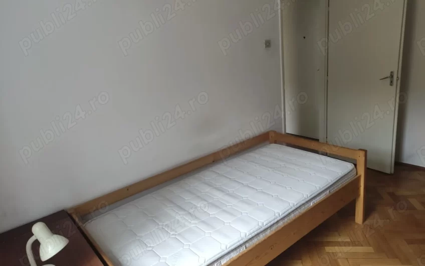 Piata  700 [ Central ] – Apartament 3 Camere – Curte