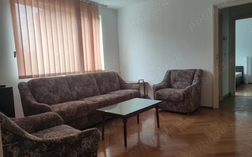 Piata  700 [ Central ] – Apartament 3 Camere – Curte