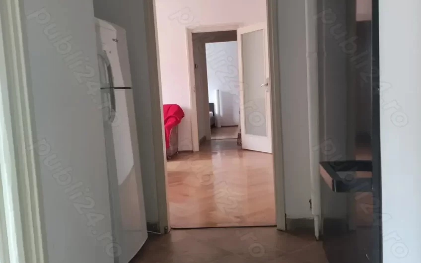 Piata  700 [ Central ] – Apartament 3 Camere – Curte