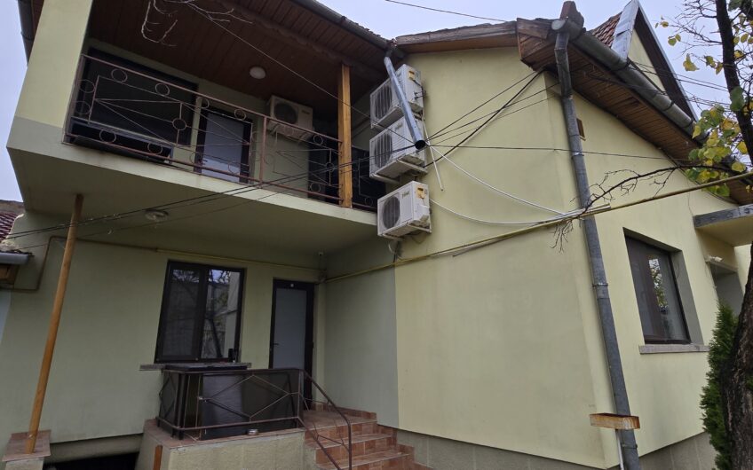 Sagului- Liviu Rebreanu- Casa 200 mp-curte si parcare